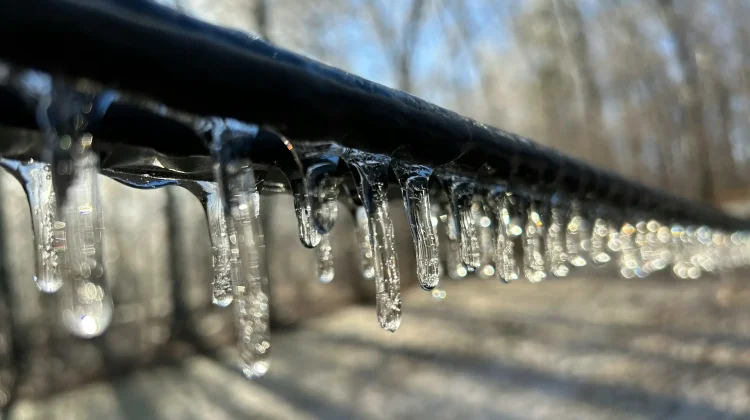 How to Prevent Frozen Pipes in Edmonton Winters Frozen pipes are a common issue during Edmonton’s long, cold winters. When water freezes inside plumbing, it expands, creating pressure that can lead to pipe bursts, flooding, and costly repairs. Homeowners can avoid these risks with the right prevention steps.